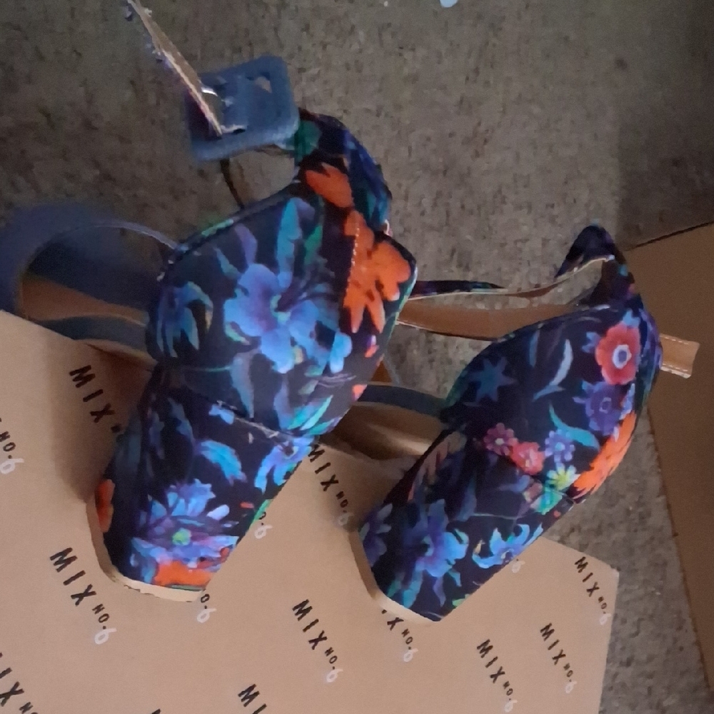 Blue Sandals with Bow Detail - Picture 4 of 9